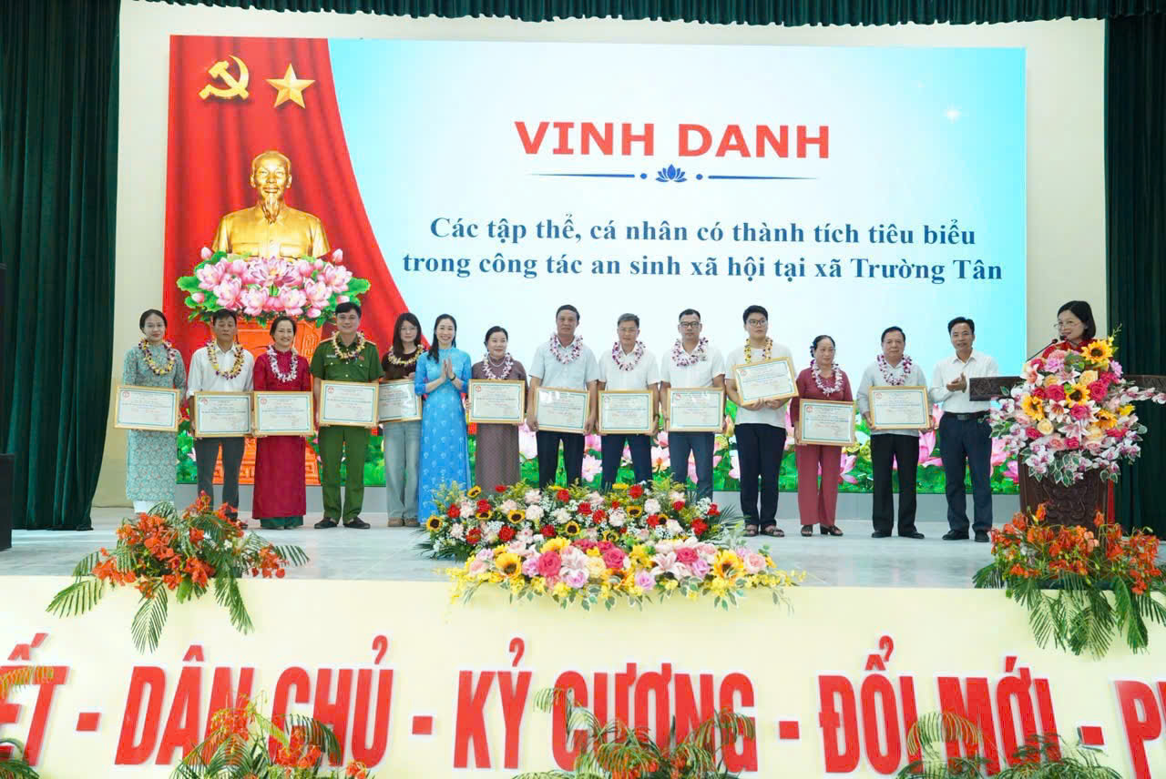 Công an xã Trường Tân đồng hành cùng Chương trình “Cha - Mẹ đỡ đầu”, nâng bước học sinh có hoàn cảnh khó khăn